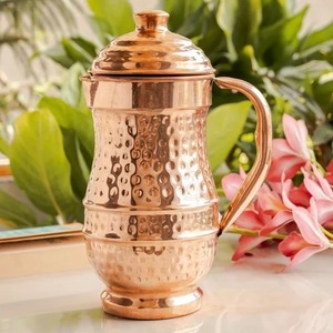 Carafe à eau classique en cuivre martelé avec une poignée robuste et une finition réfléchissante pour un usage domestique ayurvédique - Product Image 5