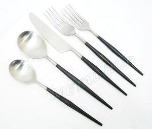 Couverts en acier inoxydable inspirés de Cutipol, couverts modernes à poignée noire, durables, élégants et élégants pour une salle à manger élégante à usage domestique - Product Image 5