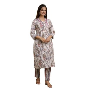 Nouvel arrivage Ensemble long Kurti Vêtements ethniques élégants pour femmes Fête de mariage Qualité supérieure Fabricant de robes traditionnelles indiennes - Product Image 1