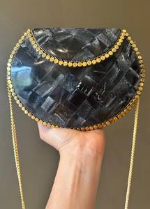 Bolso de mano de acrílico jaspeado negro/gris elegante con correa de cadena dorada Bolso de noche de nácar sofisticado Bolsos de mujer - Product Image 6