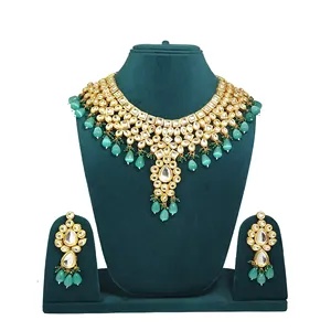 Ensemble de collier Royal Kundan Meenakari plaqué or et rhodium pour mariages et cadeaux, avec des perles et des diamants comme pierres principales - Product Image 3