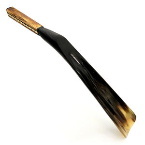 2023 décor à la maison en acier inoxydable chausse-pied traditionnellement conçu avec du plastique corne de buffle bois cuir produit de vente chaud - Product Image 1