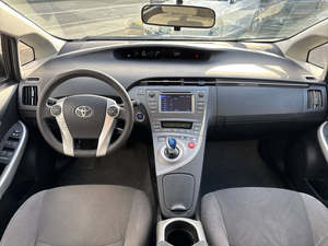 Toyota Prius Two 2013 - Product Image 3
