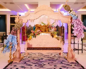 Columpio de madera colorido para escenario de noche Mehndi, columpio para escenario de Sangeet indio, columpio personalizado para entrada nupcial, Jhoola para ceremonia Haldi, EE. UU. - Product Image 5