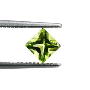 Peridoto de cuarzo de Grado Superior AAA de 5mm cuadrado y gemas facetadas de corte princesa piedras sueltas para la fabricación de joyas peridoto Natural - Product Image 1