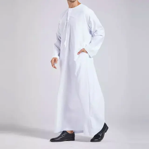 Vente en gros OEM ODM de thobes islamiques personnalisés de qualité supérieure pour hommes décolleté brodé traditionnel le plus vendu Options de taille supérieure - Product Image 5