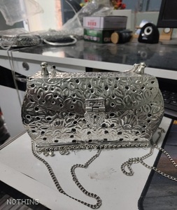 Bolso de mano plateado de metal de latón de Venta caliente Cumplido por F S Características internacionales Cadena colgante para artesanías de metal - Product Image 6