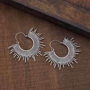 Meilleures ventes : Boucles d'oreilles créoles Bohème motif soleil, en laiton tribal, plaqué argent, pour femme, avec piques célestes, style statement soleil, Vente en gros/OEM - Product Image 4