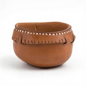 Mini maceta de cuero de tonos suaves con textura natural para interiores contemporáneos que anhelan toques verdes pacíficos - Product Image 2