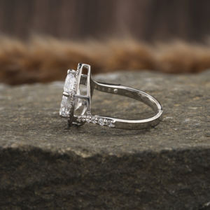 Anillo de compromiso de diamante de corte de pera cultivada en laboratorio, anillo de derivación de estilo Halo Vintage lujoso con certificado IGI de oro sólido de 10K para mujer - Product Image 2