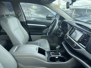 Offre exceptionnelle : Toyota Highlander LE Plus d'occasion de 2016 - Product Image 2