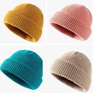 หมวกบีนนี่คุณภาพสูงแบบกำหนดเองสำหรับผู้ชาย สีดำ ถักลายหัวกะโหลก สไตล์สแลวชี่ สำหรับฤดูหนาว 100% พร้อมโลโก้ ขายส่งจากโรงงานผลิตหมวก - Product Image 1