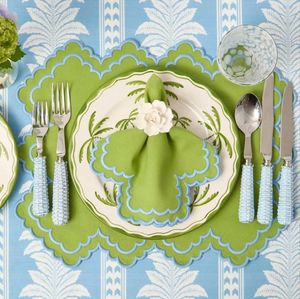 Sets de table en lin classiques de luxe avec broderie à la main, durables et élégants, décoration d'intérieur pour salles à manger élégantes - Product Image 1