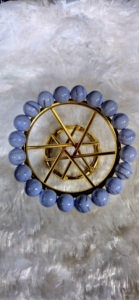 Bracelet en agate bleue pour hommes et femmes, pierre précieuse de cristal de guérison naturelle avec certificat de laboratoire pour le yoga, le reiki et la méditation - Product Image 1