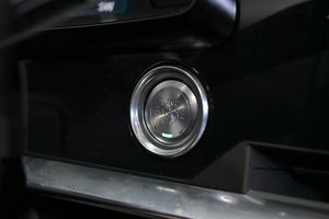 Prêt à être expédié : Chevrolet Corvette 2021 2 portes Stingray Cabriolet avec équipement 2LT, occasion, garantie 3 ans - Product Image 4