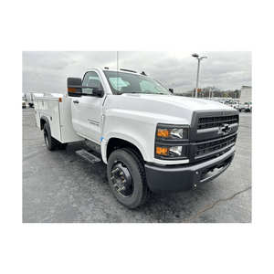 Camion diesel ultra-robuste Silverado 4500HD AWD avec intérieur en cuir foncé, taille des pneus R15, direction à gauche, automatique - Product Image 2