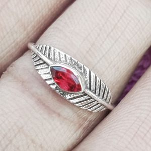 Anillo de piedras preciosas granate hecho a mano indio para niñas, joyería de plata de ley 925 hecha a medida, venta al por mayor, anillos de plata fina, joyería - Product Image 1