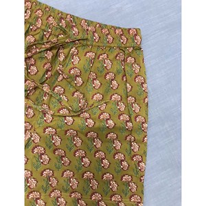 กางเกงขาสั้นผ้าฝ้ายพิมพ์ลายบล็อก 100% - ไซส์เล็ก เอวกลาง ระบายอากาศได้ดี พร้อมลวดลายตกแต่ง - Product Image 1