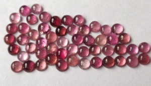 Turmalina Rosa Natural de 2.5mm, Cabujón Redondo, Calidad Superior - Turmalina Rosa Suelta Facetada - Product Image 3