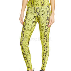 Mallas de Yoga de longitud media con logotipo personalizado para mujer, cintura elástica, patrón sólido, diseño cruzado, venta superior, MOQ bajo de Pakistán - Product Image 2