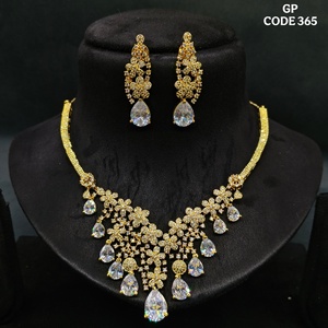 Conjunto de collar y pendientes de diamantes americanos de primera calidad, joyería ligera y glamorosa para uso nupcial y ocasiones festivas - Product Image 3