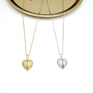 Collana in acciaio con apertura a cuore - Product Image 2
