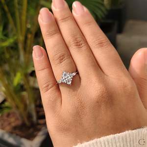 Anillo de Compromiso con Diamante Marquise Cultivado en Laboratorio, Certificado IGI, Claridad VS, 1.00-2.00 CT, Engaste Muse - Elegante y Lujoso - Product Image 6