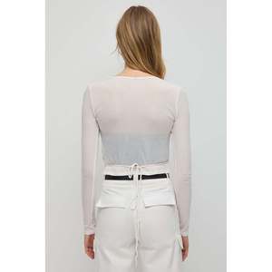 Blusa Corta Informal con Logotipo Frontal - Product Image 5