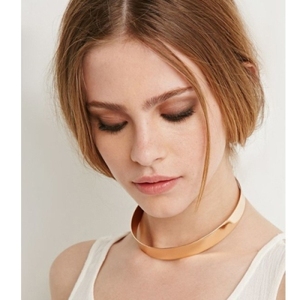 ต่างหูทองเหลืองชุบทองคลาสสิกสำหรับผู้หญิงที่สง่างาม - Product Image 1