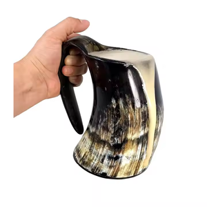 Grande tasse à corne à boire en matériaux naturels parfaite pour les festivals de reconstitution ou les collectionneurs de barware uniques - Product Image 1