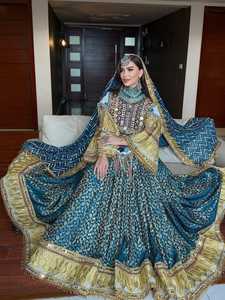 Robe de bal afghane sur mesure, faite main, broderie perlée, dernier design, style Kuchi tribal vintage, en satin, lin et sequins naturels - Product Image 6