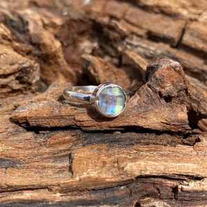 Bague élégante en pierre de lune arc-en-ciel, coupe ovale, certifiée IGI, faite à la main en argent sterling 925, cadeau élégant pour femmes - Product Image 5