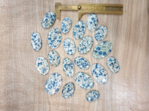 Vente en gros de cabochons en pierre naturelle K2 Jasper, formes variées, Azurite bleue, Granit, pierres brutes pour la fabrication de bijoux - Product Image 3