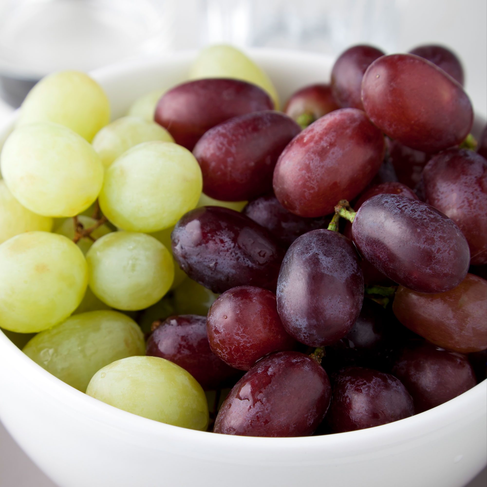 Best Price on Fresh Crimson Seedless Grapes Delicious Sweet Taste Buy Now