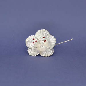 Mini bijoux de collection culturelle Divine Jaswand - Product Image 1