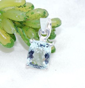 จี้อัญมณีสีน้ำเงินพลอยสีฟ้าในเงินสเตอร์ลิงตัดกลมทำด้วยมือเครื่องประดับของขวัญวันเกิดของเธอ - Product Image 5