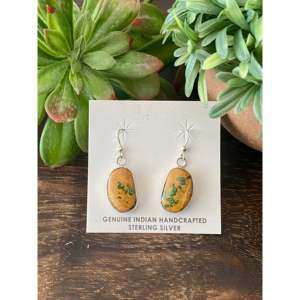 Pendientes Colgantes de Turquesa Royston y Plata de Ley, Diseño Navajo Hecho a Mano - Product Image 4