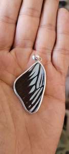 Genuino de nuestra colección de productos exclusivos personalizados hechos a mano colgantes joyería de moda alas de mariposa naturales Wow Looks - Product Image 2