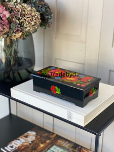 Tradebyd Boîte en bois peinte à la main unique Design d'art populaire européen Rangement et cadeaux décoratifs parfaits - Product Image 2