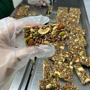 Découvrez le goût de HAUTE QUALITÉ de Blue Lotus Cherish Gourmet GRANOLA BAR avec des amandes grillées, des abricots secs et de l'avoine - Product Image 6