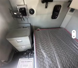 Camion semi-remorque T680 Sleeper d'occasion - Toit moyen, cabine couchette, 450 CV - Product Image 5