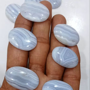 พลอยบลูเลซอะเกตทรงหลังเบี้ย สีฟ้าอ่อนธรรมชาติ รูปทรงหลากหลาย สำหรับทำเครื่องประดับ - Product Image 2