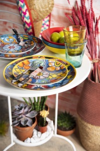 Set di 6 bicchieri da bibita fatti a mano in vetro resistente 30 cl (10 oz) multicolore moderni ed eleganti con motivo a onde colorate di Excelsa, forma irregolare - Product Image 3