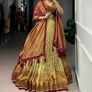 Ce lehenga en soie Vichitra avec des imprimés délicats apporte des touches d'authenticité avec un éclat festif moderne. - Product Image 1