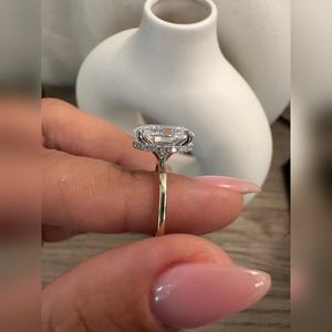 Anillo de Compromiso con Diamante Cultivado en Laboratorio de Corte Ovalado de 4.00 Quilates VVS2 de Primera Calidad al por Mayor, Halo Oculto para Ella, Compra al por Mayor - Product Image 3