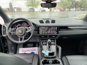 Offre exceptionnelle : Porsche Cayenne 2023 d'occasion, prête à être expédiée - Product Image 2
