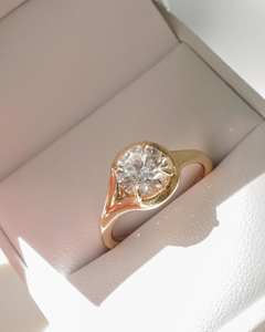 Anillo de compromiso de moissanita de corte brillante redondo solitario de 2 quilates, anillo de compromiso de aniversario de joyería fina de boda de oro de 18 quilates para ella - Product Image 1