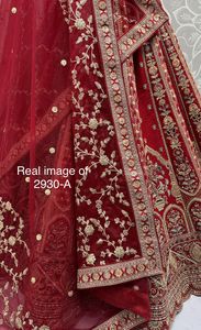 Lehenga choli ชุดเจ้าสาวอย่างเป็นทางการพร้อมผ้ากำมะหยี่ทรงหลวมและ dupatta คู่ - Product Image 5