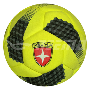 Balón de Fútbol de Microfibra Duradero de Gamuza PU para Entrenamientos de Alta Calidad Diseñado por Reema Technologies. - Product Image 2