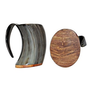 Auténtica Jarra de Cerveza Estilo Medieval Inspirada en los Vikingos, Base de Madera Pulida con Aspecto Animal, Tacto Real, Hecha a Mano, Ideal para Hombres, Natural - Product Image 1